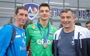 Алекс Николов: Не мога да спра да се усмихвам