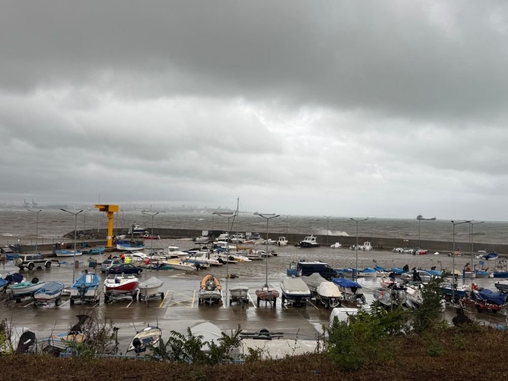 <p>Частично бедствено положение: Бургаско под вода, задействаха и BG-ALERT</p>