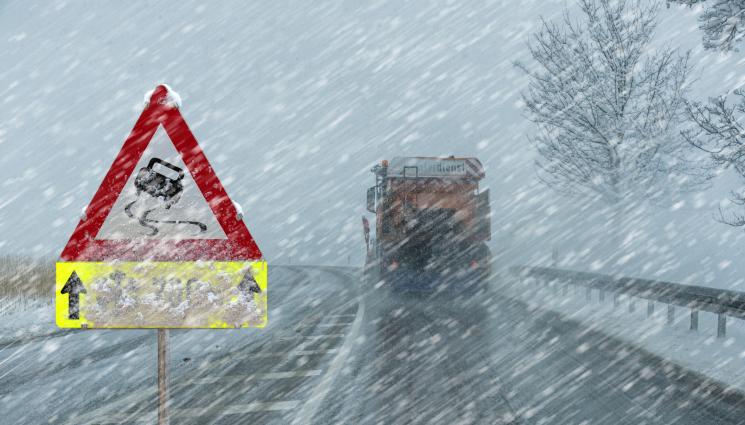 бедствено положение буря дъжд сняг - СЛАГАЙТЕ ВЕРИГИТЕ: Сняг и мъгла блокираха Родопите, на места са проходими при тежки условия! (СНИМКИ)