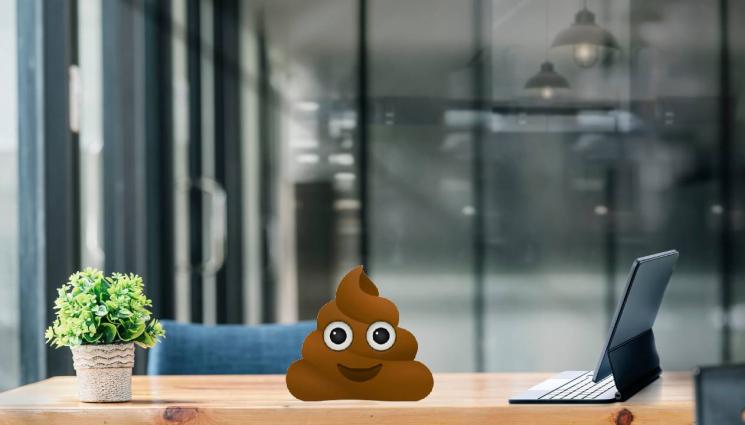 АКО БЮРО - ПОСЛЕДНА ДОСТАВКА: Куриерка спечели от лотарията, изтропа се на бюрото на шефа!