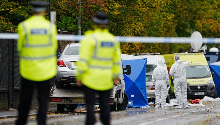 манчестър - ТРАГЕДИЯТА В МАНЧЕСТЪР: Полицаи по грешка застреляли жертва при атаката!