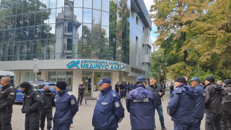 Протест на близките на 6годишното дете издъхнало на зъболекарски стол