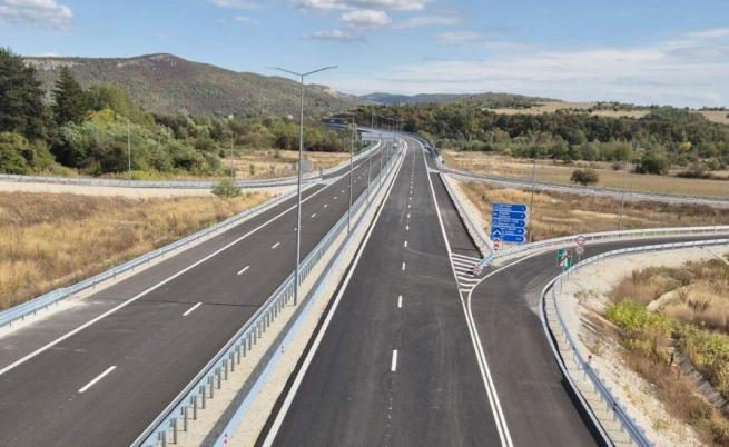 Пускат движението по новия 10 км участък от АМ 