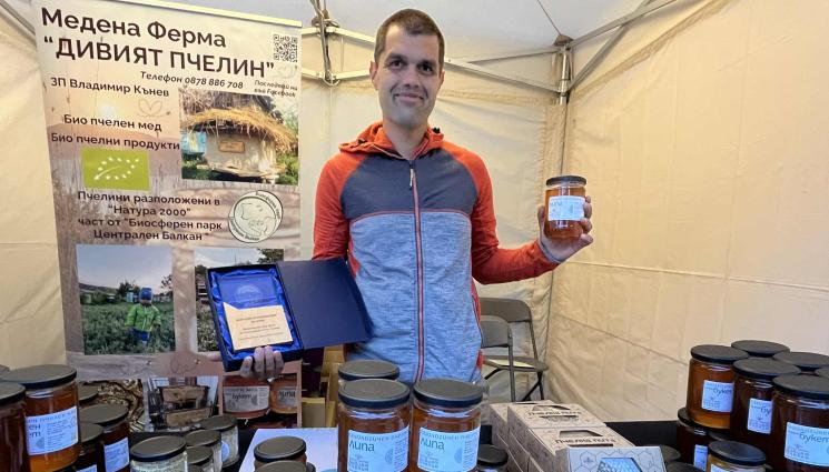 Владимир Кънев - Агро Телеграф: Скромен пчелар стана биофермер на годината