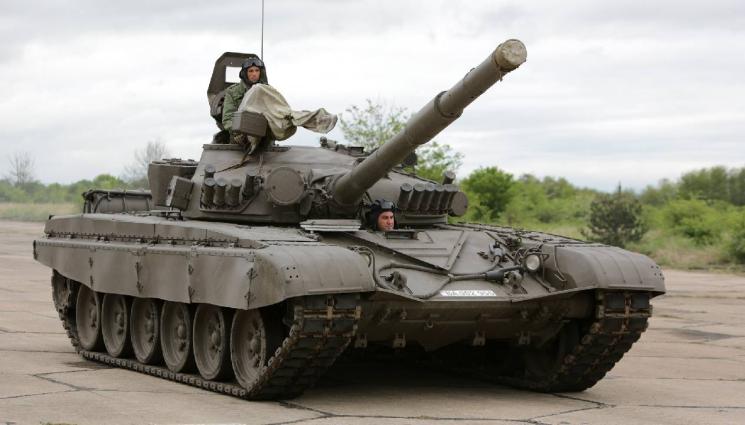 d - НЕ СЕ БОЙТЕ: Военна техника плъзва из страната