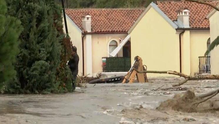 Елените - Бедственото положение в Елените продължава, водата е заразена с ешерихия коли!