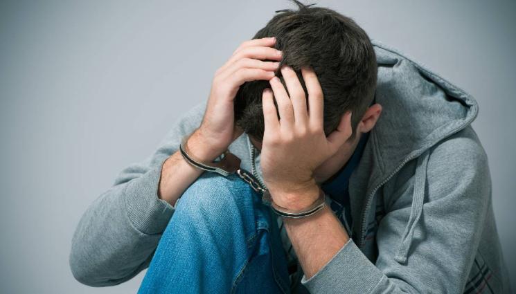 д - Ученик попита ChatGPT как да убие приятел по време на час