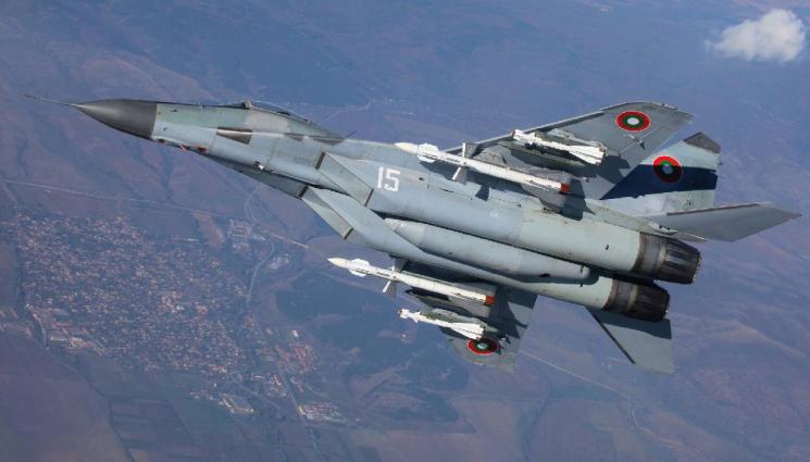 д - МИРИШЕ НА БАРУТ: Пипат Закона за отбраната и точките за ситуация на война в България