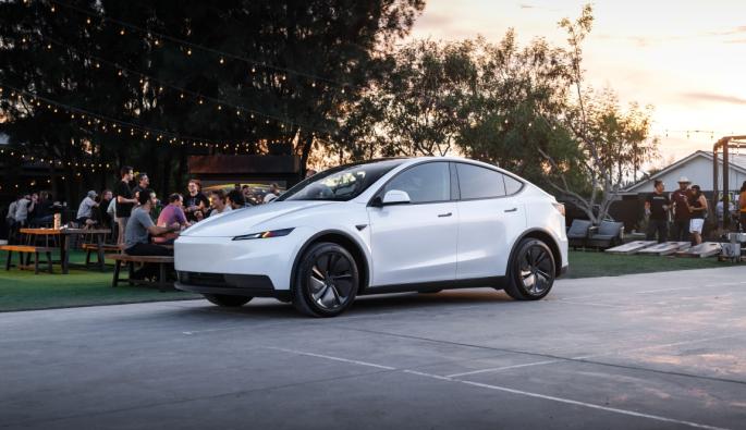  Tesla Model Y Standard