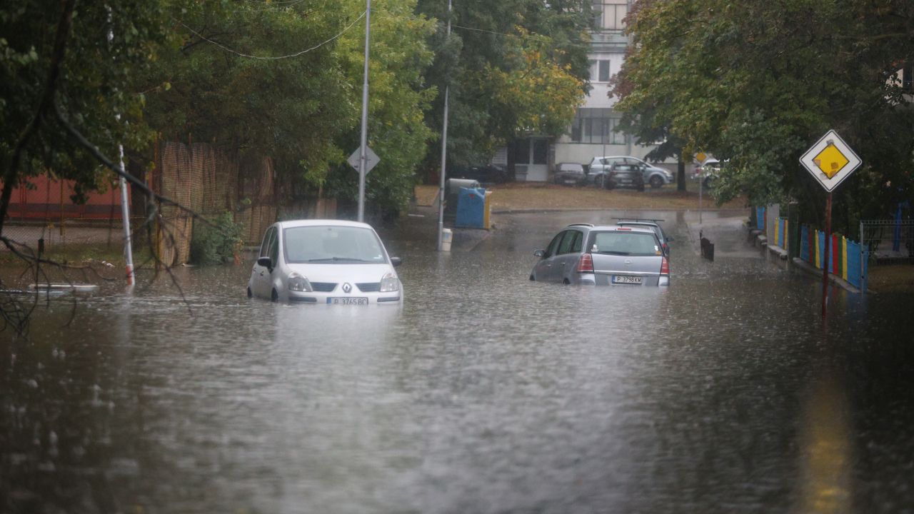 България под вода: Варна, Русе и Велико Търново бедстват след потопа