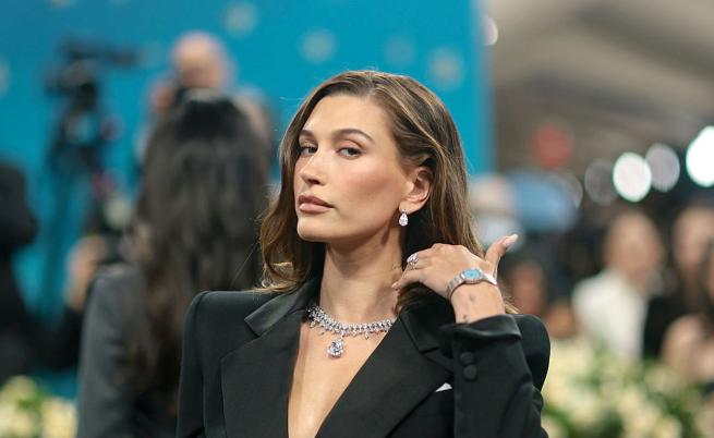 Хейли Бийбър с дръзка фотосесия в спалнята