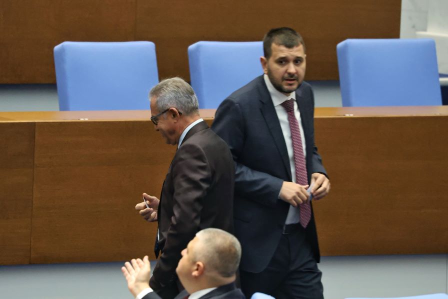 Да отпаднат почивните понеделници в държавата, предлагат от ДБ