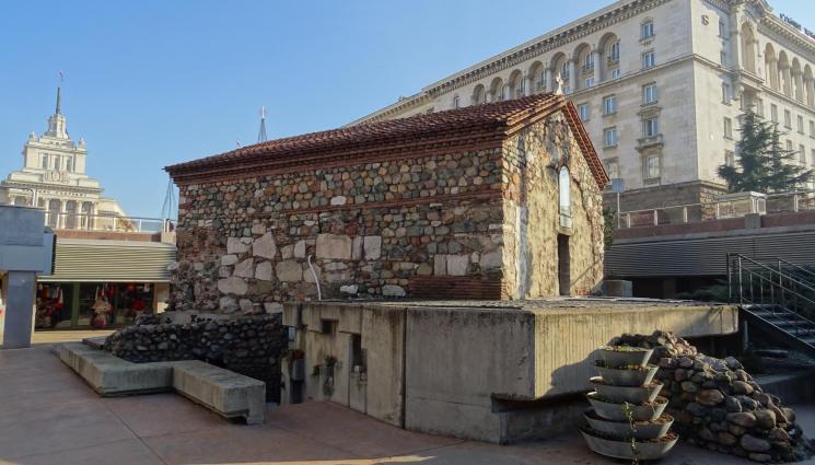 чудеса и вяра - ЧУДЕСА И ВЯРА: Св. Петка бди над България! (СНИМКИ)