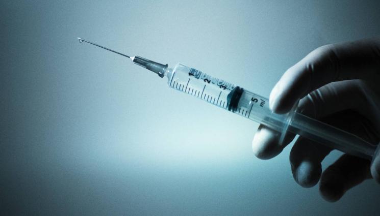 спринцовка - ИЗНЕВИДЕЛИЦА: Инфлуенсър боцка непознати за гледания! (ВИДЕО)