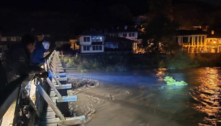 янтра - ТРЕВОГА: Янтра на метър от преливане