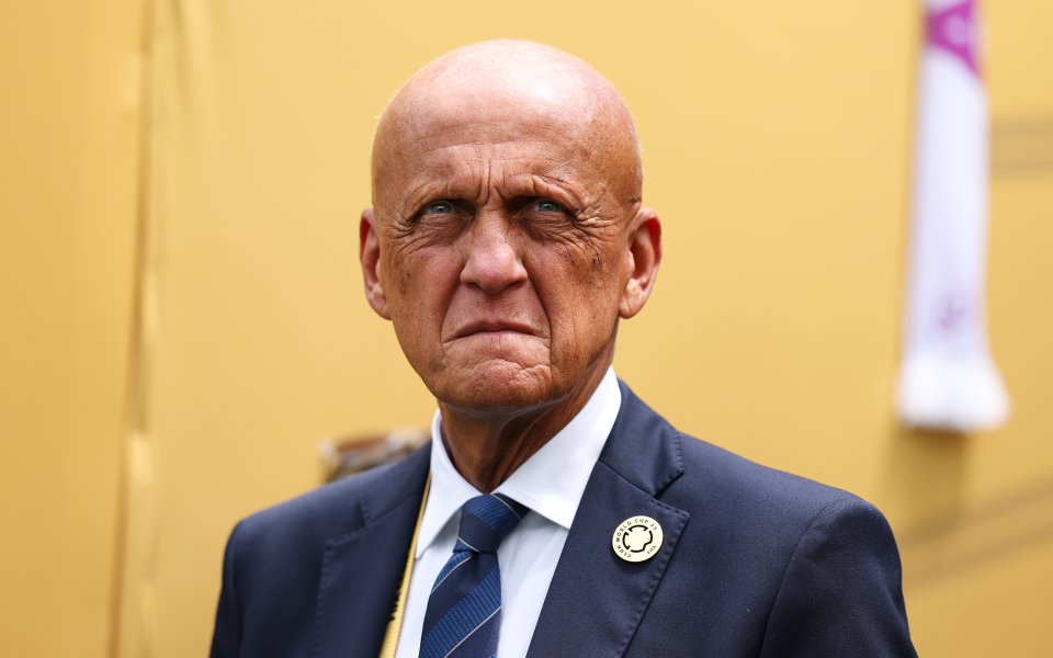 Из книгата на съдията-милионер: Колина наблюдаваше полуголите ни тела с леденостуден поглед