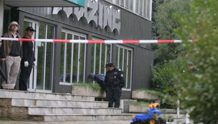 Amazing - 19 години след убийството му: Пожар заличи спомена за Бобъра (СНИМКИ)