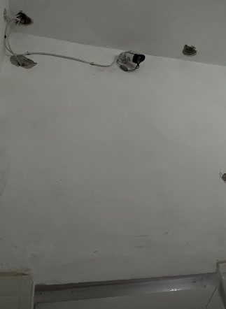 камера в училищна тоалетна