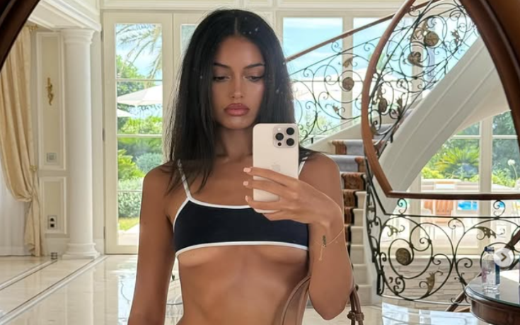 Футболна муза написа песен без край за бившия си