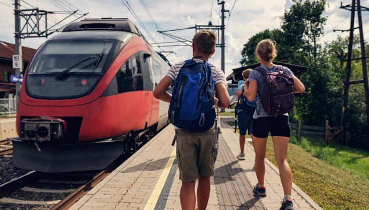 d - ИЗВРАТЕН СВЯТ: Машинист примамвал момчета в локомотива си над две десетилетия