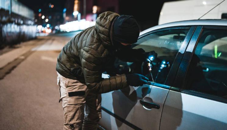 д - СЛЕД ПОРЕДНАТА ИМ КРАЖБА: СДВР арестува автоджамбазите Зъбчето и Змея (СНИМКИ)