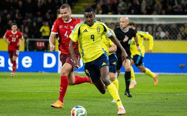 Исак призна, че не е говорил с Еди Хау след трансфера си в Ливърпул