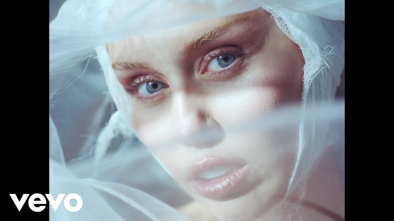 Miley Cyrus ft. Lindsey Buckingham & Mick Fleetwood - Secrets