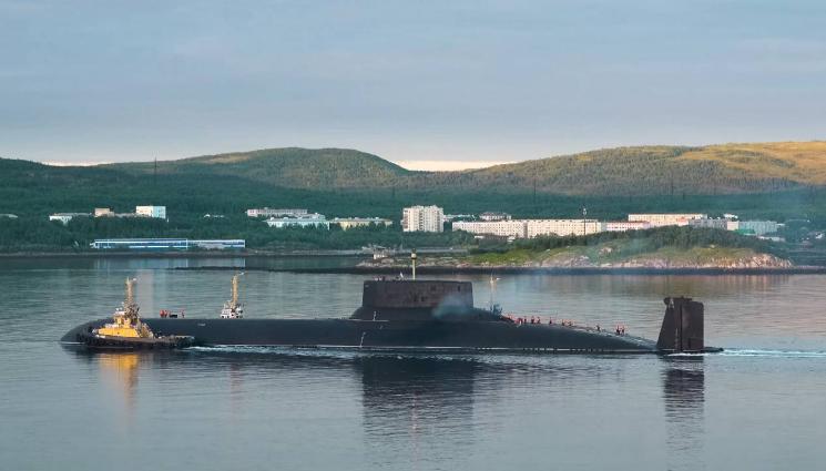 подводница - Руска подводница изплува край бреговете на Франция (СНИМКИ)