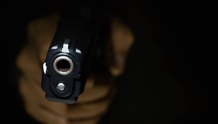 d - БЕЗ ДУМИ: Нашенец простреля 5-годишно дете във врата