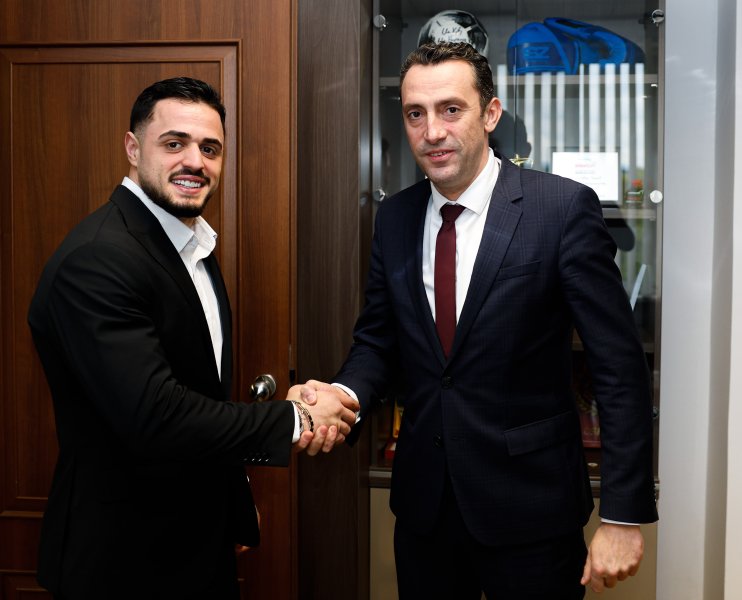 Министър Иван Пешев награди с парична премия световния шампион в1