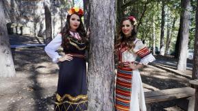 Теодора и Радостина Николова