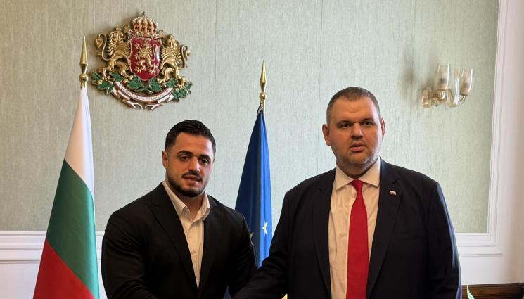 Карлос Насар и Делян Пеевски - Делян Пеевски се срещна с Карлос Насар