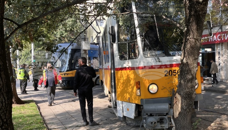 пт - Два трамвая се сблъскаха в София