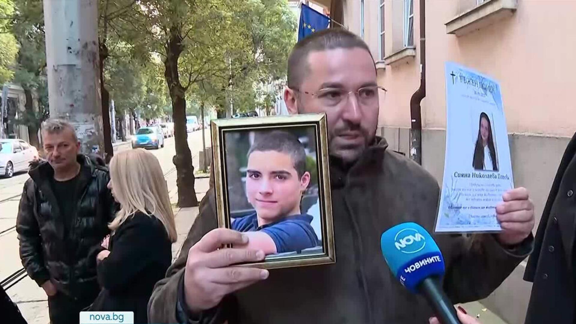 Родители на загинали на пътя деца за втори път искат