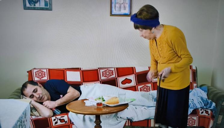 в кухнята на - ЗЛАТНО ВРЕМЕ: В кухнята на „Състояние на връзката: сложно е“: Доматена супа от мама за влюбен Ромео (РЕЦЕПТА)