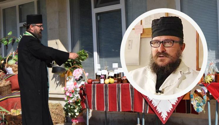 Иван Иванов - ДВЕ В ЕДНО: Свещеник мери кръвно и изписва рецепти на болни