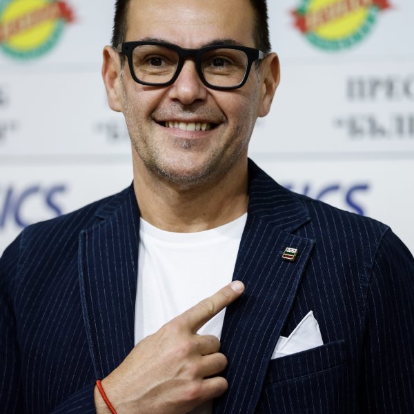 Награждаване на волейболните ни национали за септември1