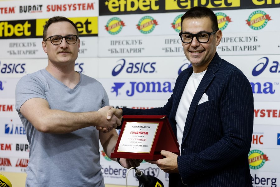 Награждаване на волейболните ни национали за септември1