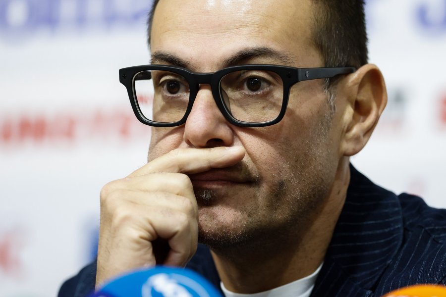 Награждаване на волейболните ни национали за септември1