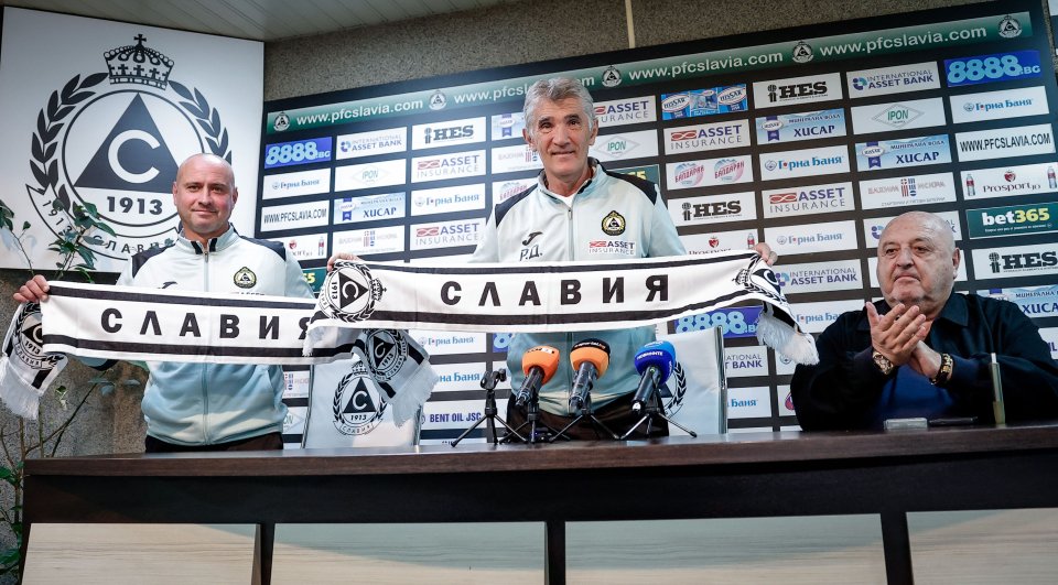 Представяне на Ратко Достанич в Славия1