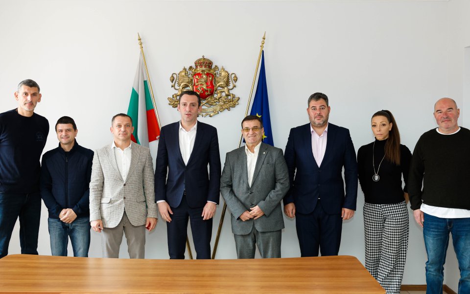 Министър Пешев се срещна с представители на ОСК ЦСКА