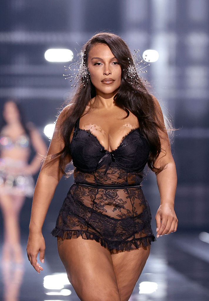 Plus size модели завладяха подиума на Victoria’s Secret