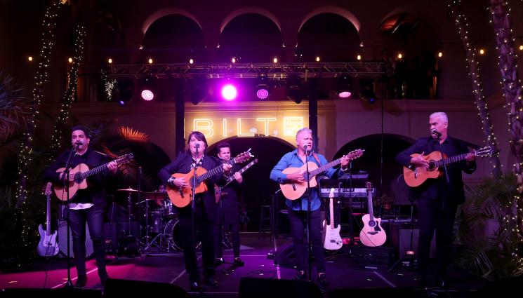 gipsy kings джипси кингс - ЗА ДИМИТРОВДЕН: „Джипси Кингс“ свирят на БГ китара (СНИМКА)