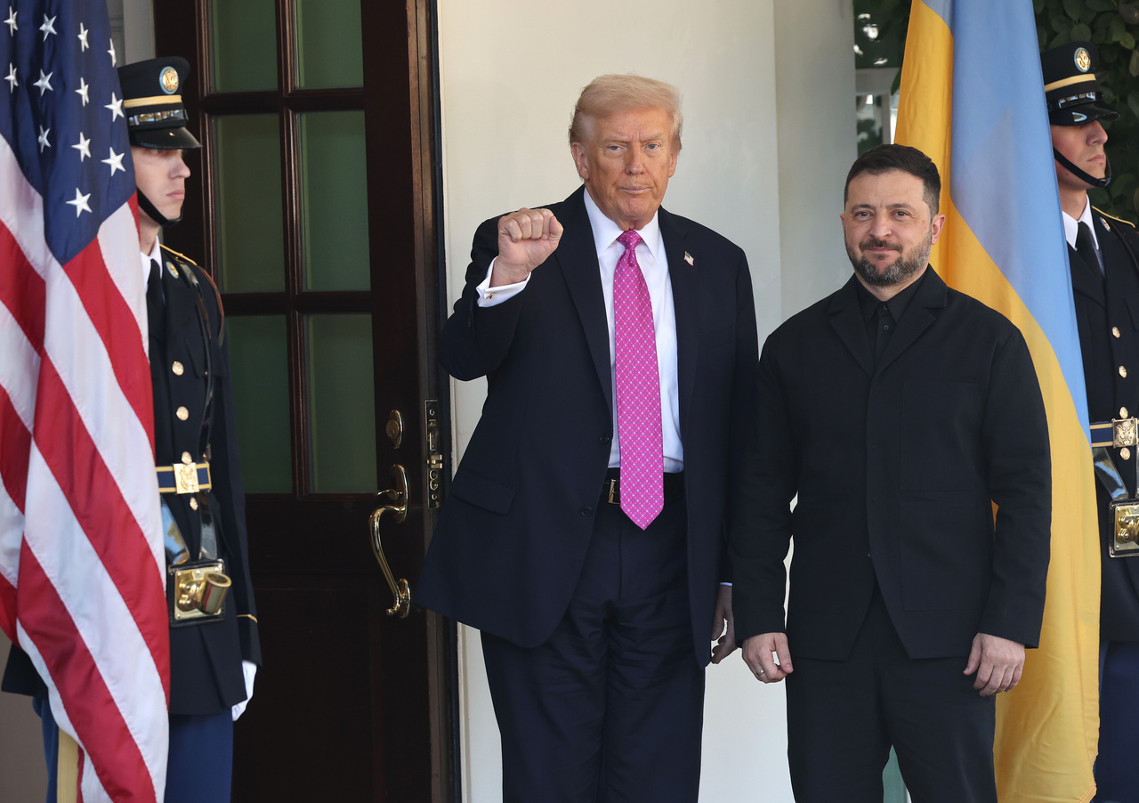 <p>Украинският президент Володимир Зеленски разговаря с американския президент Доналд Тръмп в Белия дом.</p>