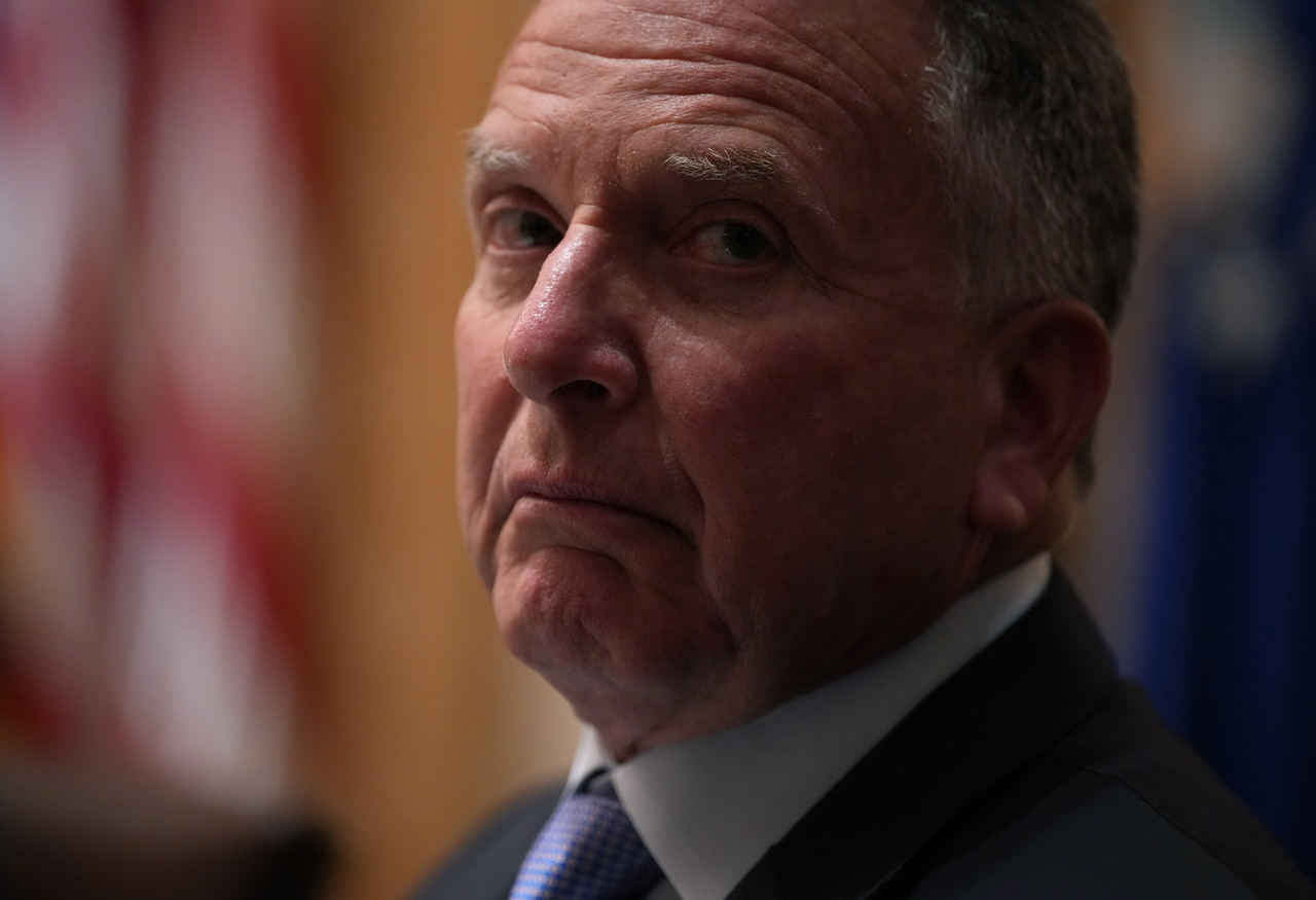 <p>Украинският президент Володимир Зеленски разговаря с американския президент Доналд Тръмп в Белия дом.</p>