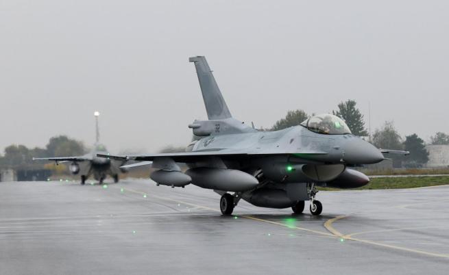 България получи още два нови самолета F-16