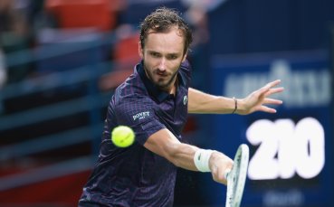 Французин застава на пътя на Медведев към първа титла от 2023-а