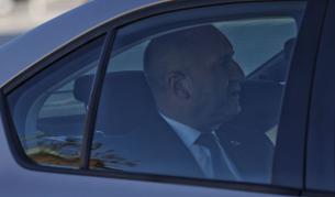 Радев пристигна с личния си автомобил за срещата с президента на Унгария