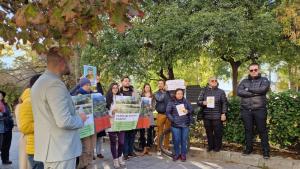 Граждани протестираха пред сградата на Столична община срещу застрояването на