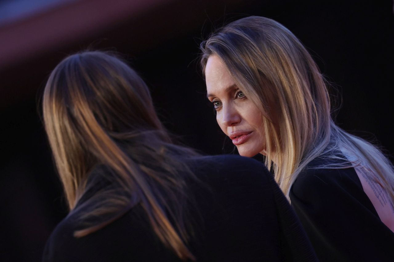 <p>Звездите присъстваха на премиерата на филма Couture в Рим.</p>